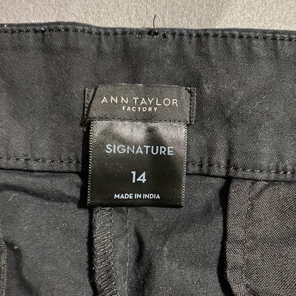 Women’s Ann Taylor Shorts - Picture 3 of 3